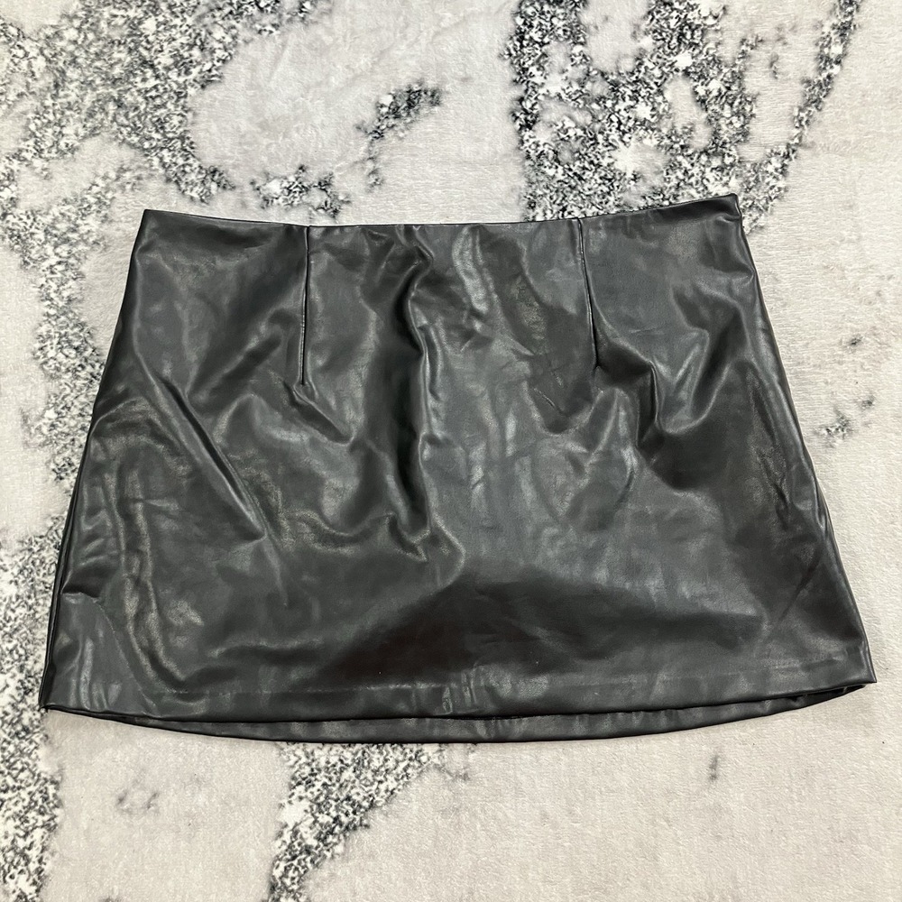 Abercrombie & Fitch Faux Leather Skort Womens Size XL Black Mini Skirt Shorts
